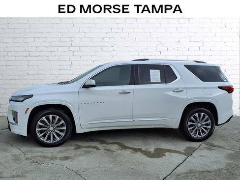 Used 2023 Chevrolet Traverse Premier image 2