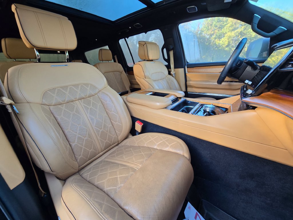Used 2022 Jeep Grand Wagoneer Series III AWD/4WD image 21