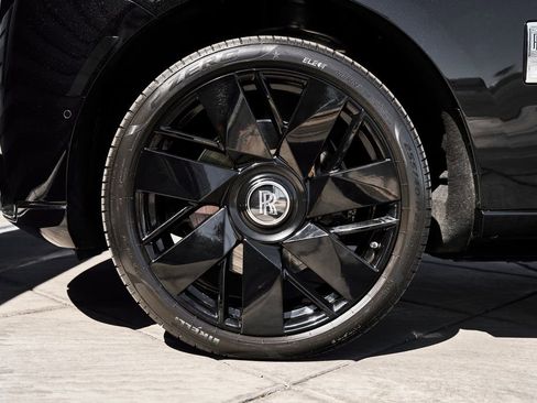 Used 2026 Rolls-Royce Cullinan image 3