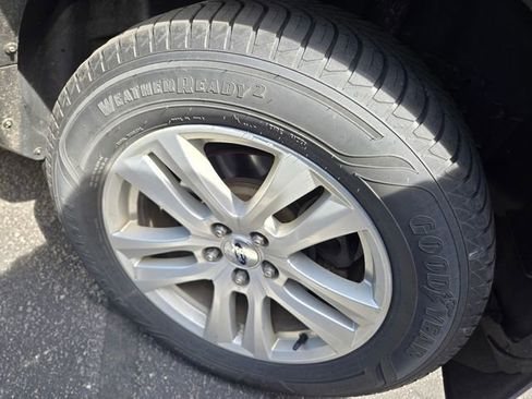 Used 2018 Ford Explorer XLT w/ Equipment Group 202A AWD/4WD image 8