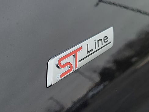 Used 2025 Ford Explorer ST-Line w/ Premium Package image 7