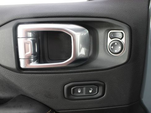 Used 2025 Jeep Wrangler Unlimited Sahara w/ Safety Group AWD/4WD image 14