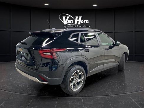 Used 2024 Chevrolet Trax LT w/ Driver Confidence Package FWD image 6