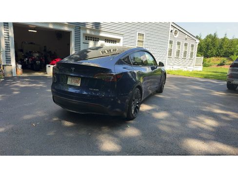 Used 2025 Tesla Model Y Performance AWD/4WD image 3