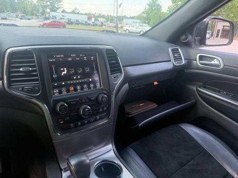 Used 2018 Jeep Grand Cherokee Altitude RWD image 23