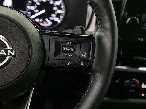 Used 2024 Nissan Pathfinder SL AWD/4WD image 27