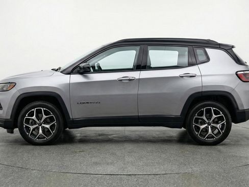 Used 2025 Jeep Compass Limited AWD/4WD image 5