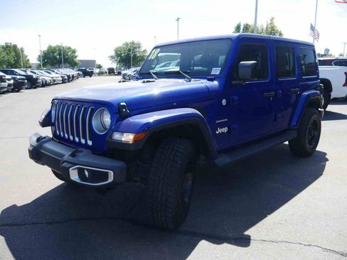 Used 2018 Jeep Wrangler Unlimited Sahara w/ Safety Group AWD/4WD image 4