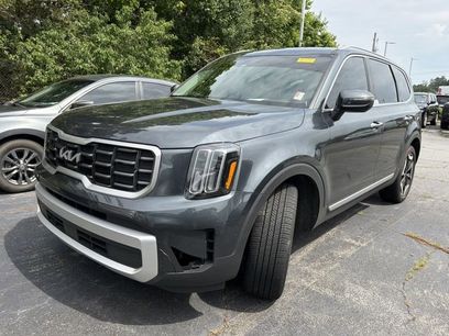 Used 2024 Kia Telluride S w/ S Sunroof Package