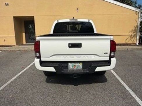 Used 2022 Toyota Tacoma SR5 w/ Technology Package RWD image 2