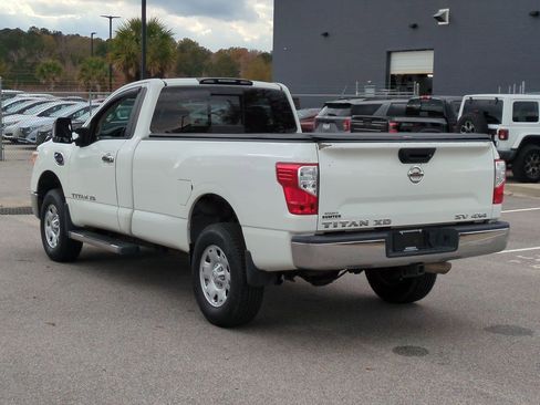 Used 2017 Nissan Titan SV image 6