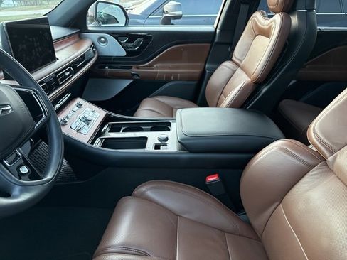 Used 2024 Lincoln Aviator Reserve w/ Equipment Group 201A image 5