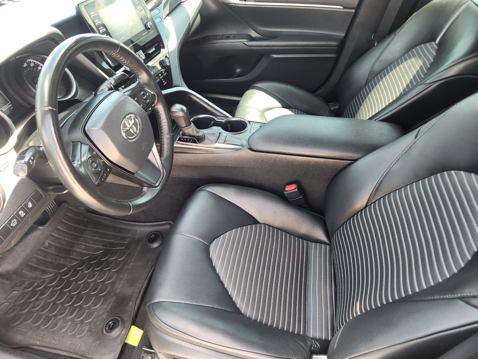 Used 2023 Toyota Camry SE w/ Cold Weather Package FWD image 15