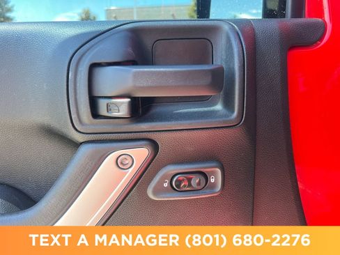 Used 2016 Jeep Wrangler Unlimited Sahara w/ Connectivity Group AWD/4WD image 12