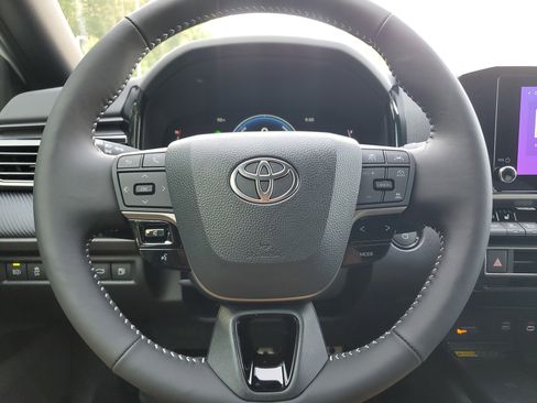 Used 2025 Toyota Camry SE image 20