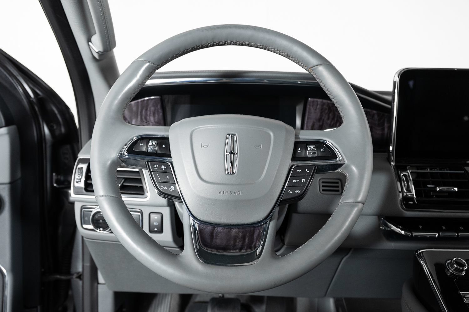 Used 2021 Lincoln Navigator L Reserve AWD/4WD image 30
