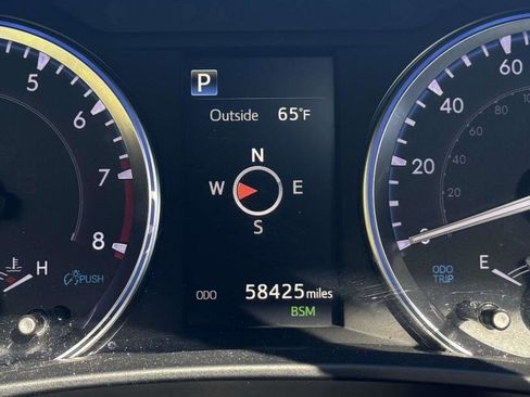 Used 2019 Toyota Highlander XLE AWD/4WD image 23