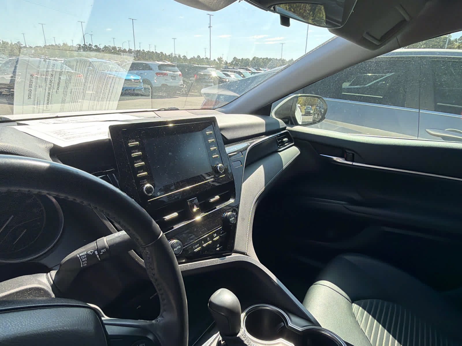 Used 2022 Toyota Camry SE FWD image 9
