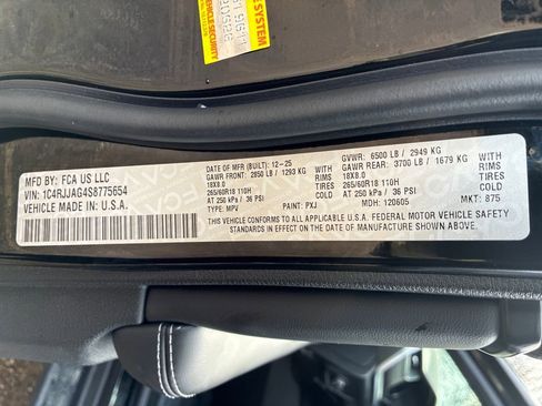 New 2025 Jeep Grand Cherokee L Laredo image 29