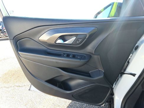 Used 2022 GMC Terrain SLE w/ Elevation Edition image 16