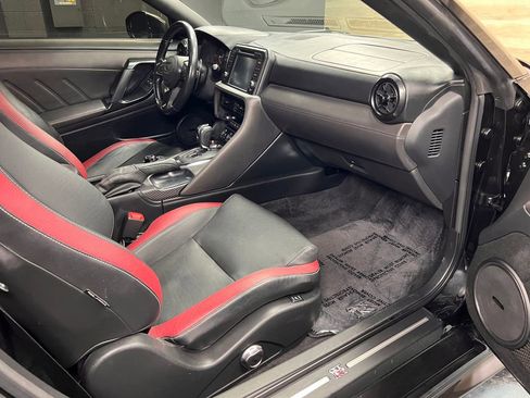 Used 2019 Nissan GT-R Premium w/ Premium Interior Package AWD/4WD image 8