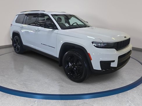 Used 2023 Jeep Grand Cherokee L Laredo AWD/4WD image 4