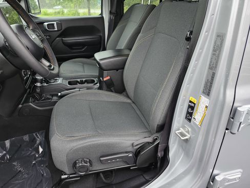 Used 2024 Jeep Wrangler Unlimited w/ Convenience Group AWD/4WD image 24