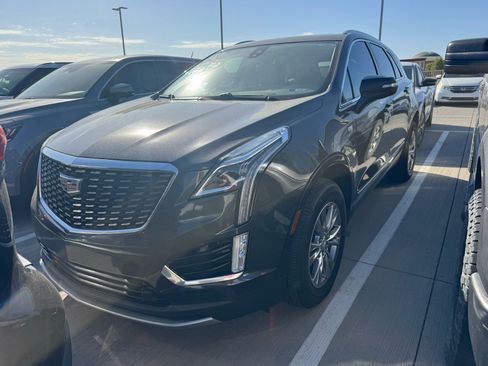 Used 2022 Cadillac XT5 Premium Luxury FWD image 2