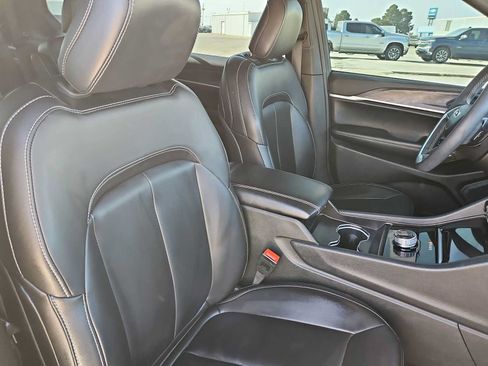 Used 2025 Jeep Grand Cherokee L Limited w/ Black Appearance Package RWD image 18