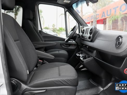 Used 2024 Mercedes-Benz Sprinter 2500 image 30
