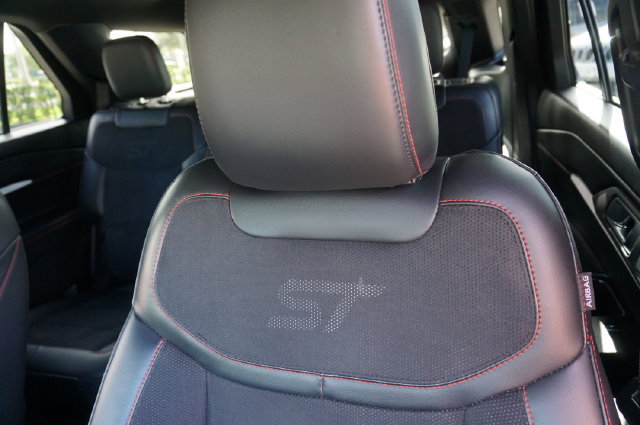 Used 2025 Ford Explorer ST w/ Sun And Sound Package AWD/4WD image 36