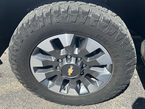 Used 2022 Chevrolet Silverado 2500 LT w/ Convenience Package AWD/4WD image 11
