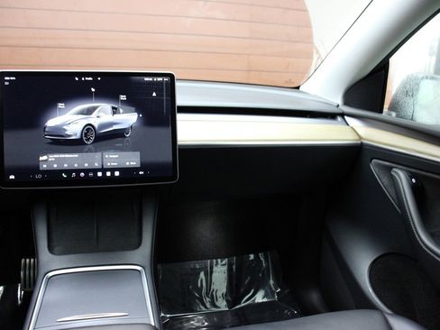 Used 2022 Tesla Model Y Performance image 20