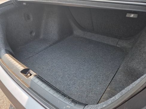 Used 2018 Honda Accord Touring image 32