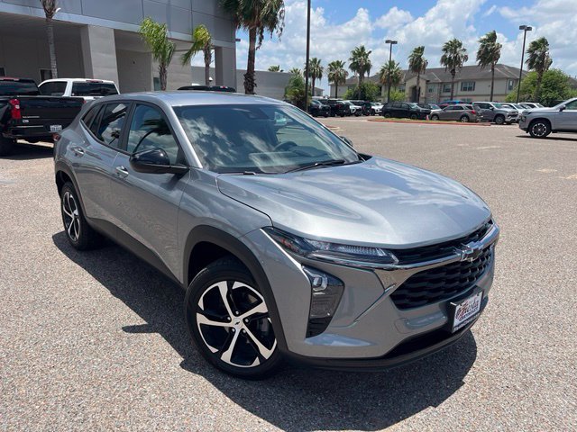 Used 2026 Chevrolet Trax RS FWD image 1