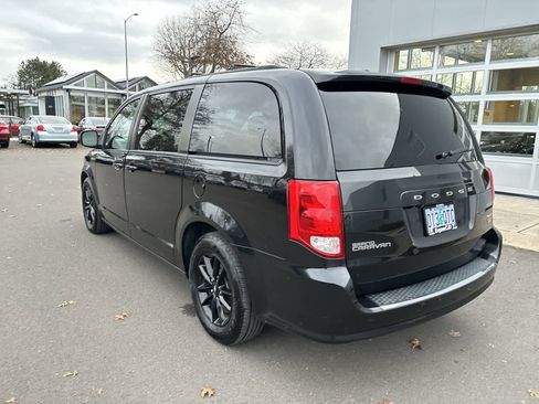 Used 2019 Dodge Grand Caravan GT image 3