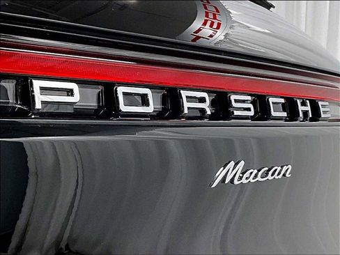 Used 2024 Porsche Macan image 34