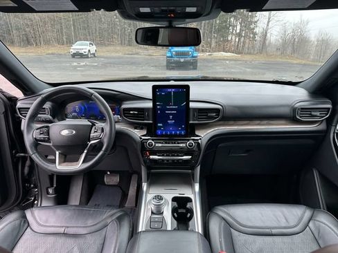 Used 2022 Ford Explorer Platinum w/ Equipment Group 601A AWD/4WD image 12
