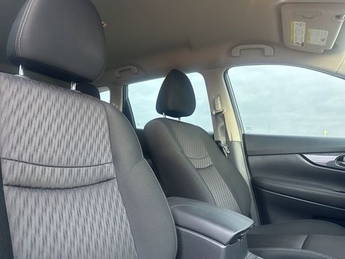 Used 2018 Nissan Rogue S image 29