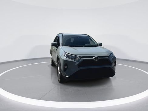 Used 2019 Toyota RAV4 XLE Premium FWD image 3