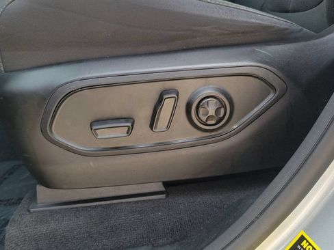 Used 2022 Jeep Grand Cherokee L Laredo w/ Luxury Tech Group I RWD image 16