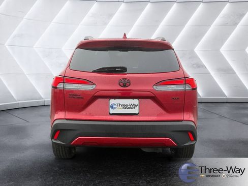 Used 2022 Toyota Corolla Cross XLE w/ Convenience Package image 4
