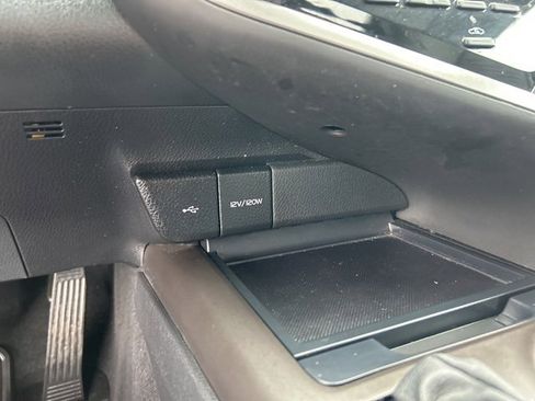 Used 2022 Toyota Camry SE image 23