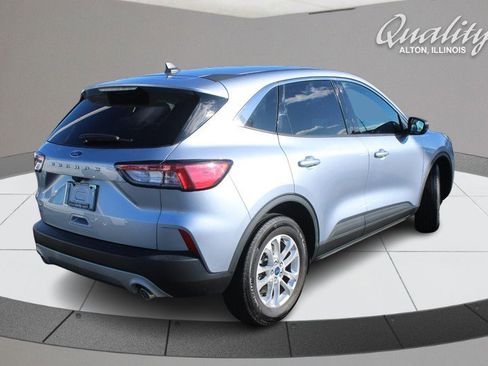 Used 2022 Ford Escape SE image 4