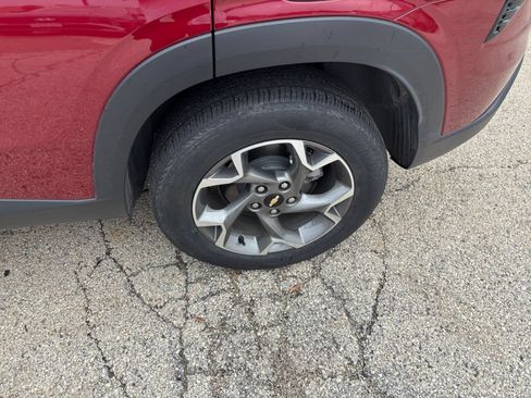 Used 2025 Chevrolet Trax LT FWD image 28
