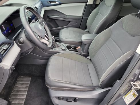 Used 2022 Volkswagen Taos SE w/ Panoramic Sunroof Package image 8