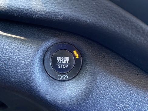 Used 2021 Jeep Cherokee Latitude Plus w/ Sun & Sound Group FWD image 26