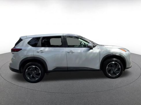 Used 2025 Nissan Rogue SV image 16