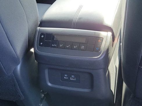 Used 2022 Nissan Pathfinder SV FWD image 8