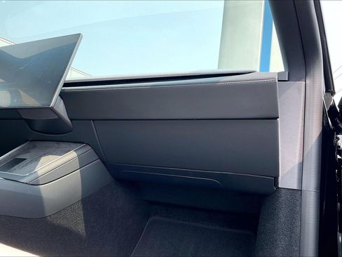 Used 2026 Tesla Model Y AWD image 15